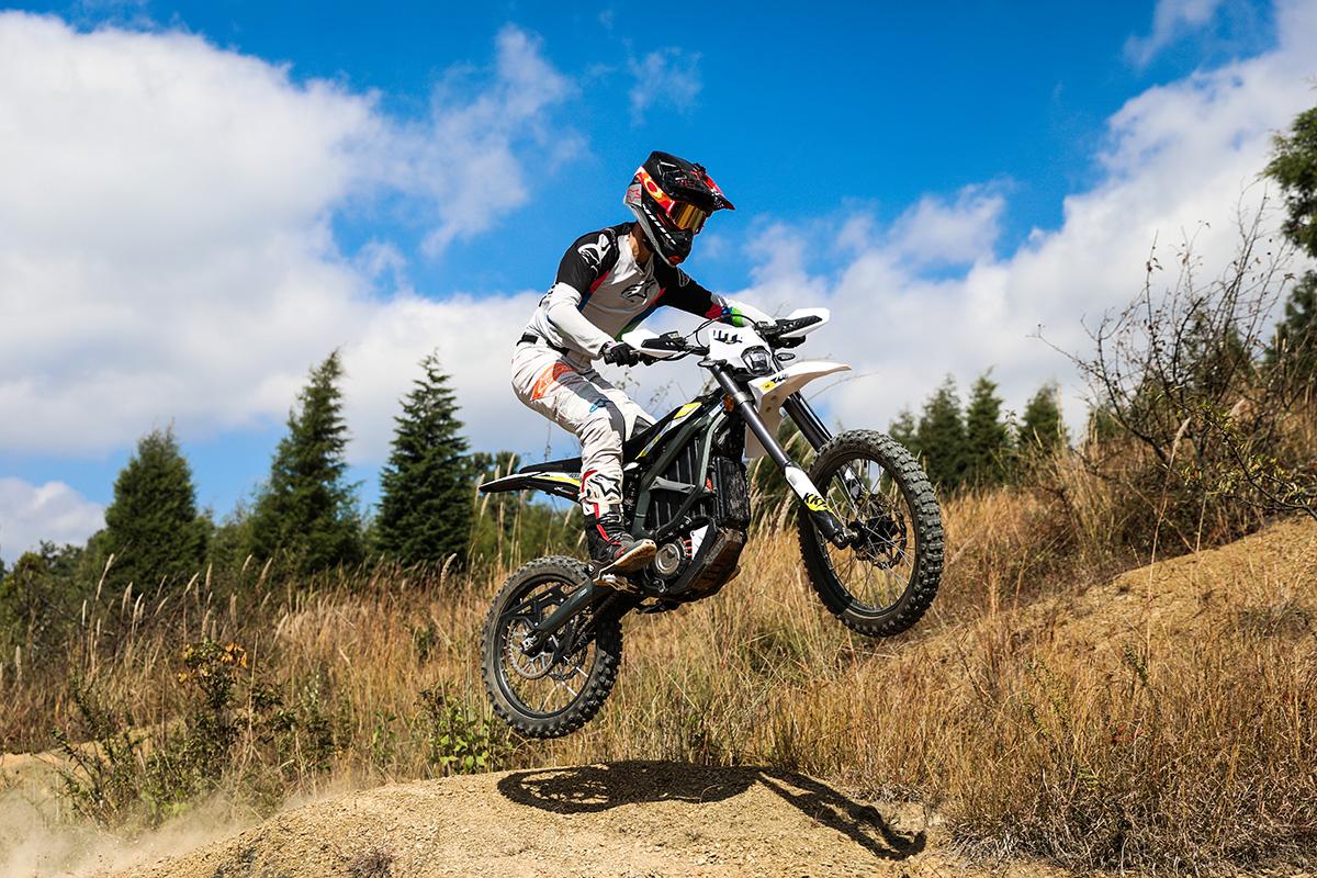 2025 Surron Ultra Bee HP – rider jumping on off-road trail